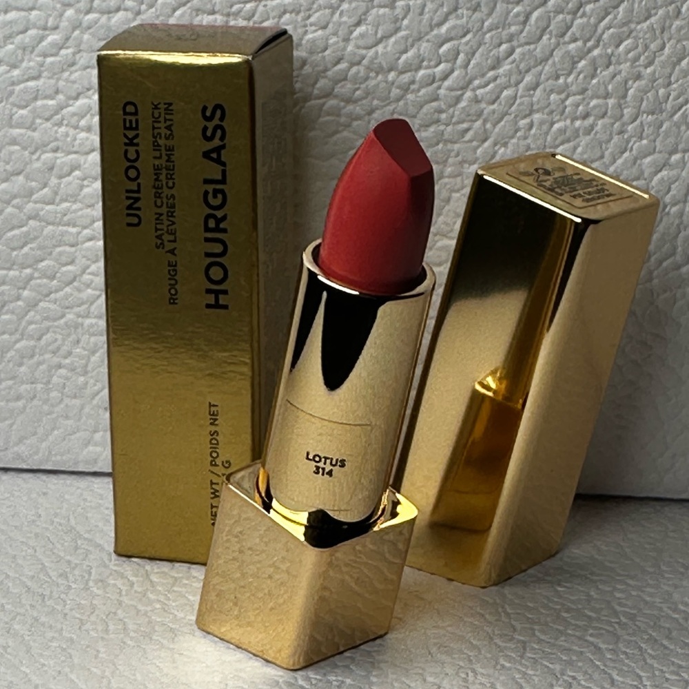 🆕 HOURGLASS Unlocked Satin Crème Lipstick in 314 Lotus (deep neutral rose) NIB - Picture 3 of 9